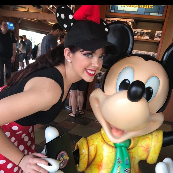 Meet your Posher, Emellie - Picture 1 of 3